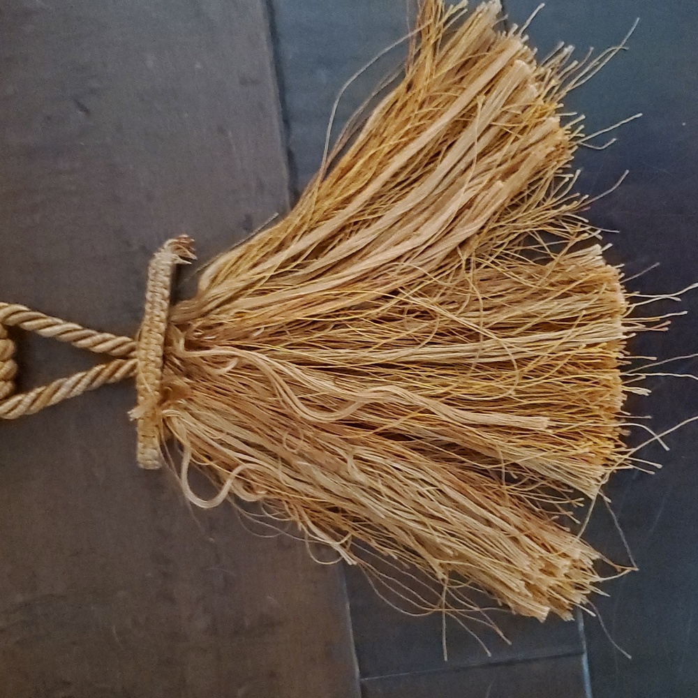 Bronze & Gold Tassle/Drapery - Picture 2 of 4
